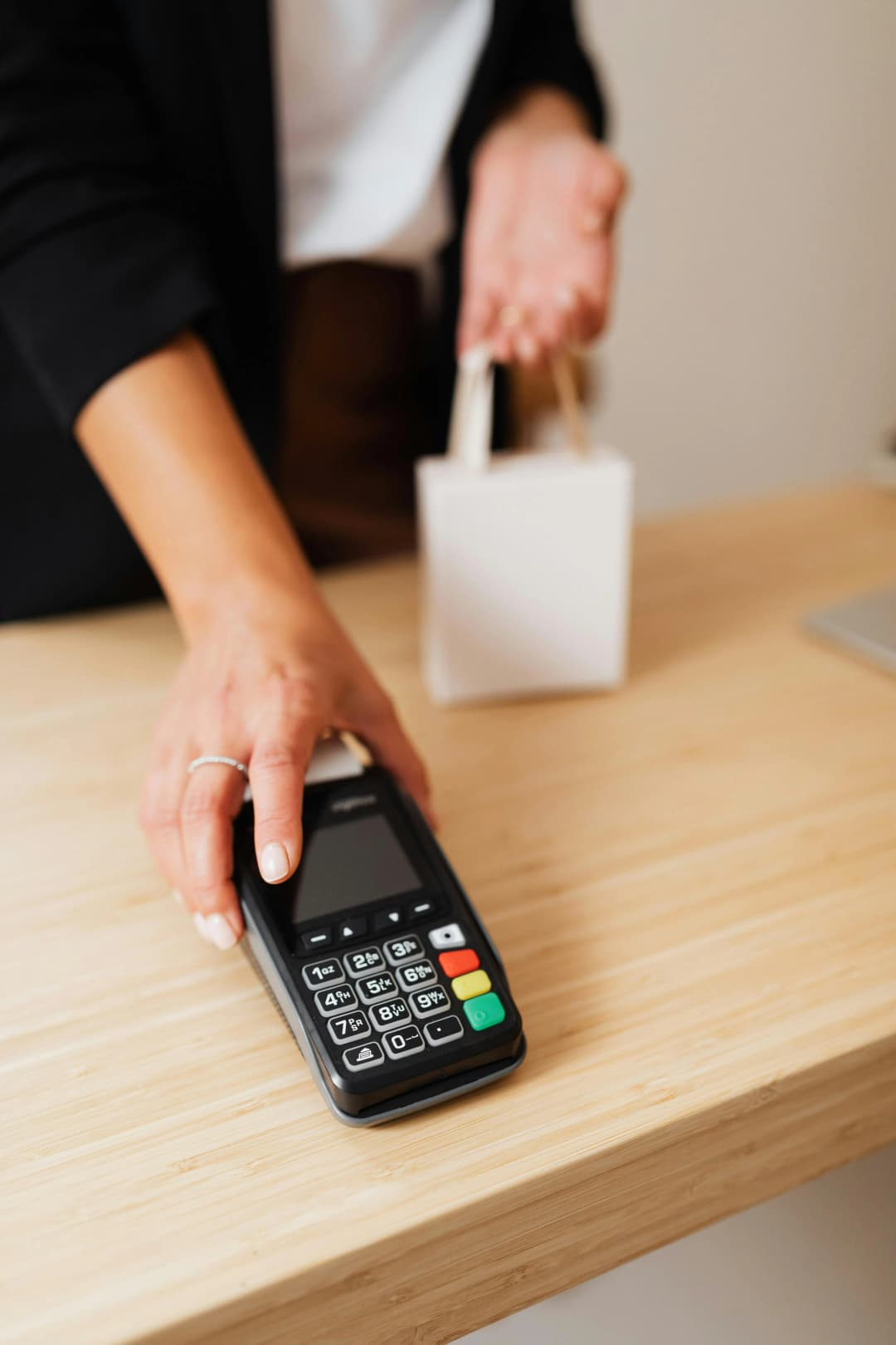 Płatność zbliżeniowa terminalem